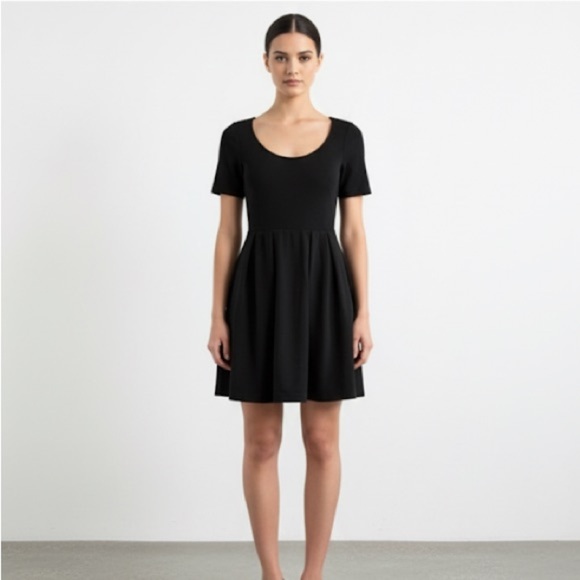 Aritzia Talula black fit & flare short-sleeve knit skater dress - size 4 (Small) - Picture 1 of 6